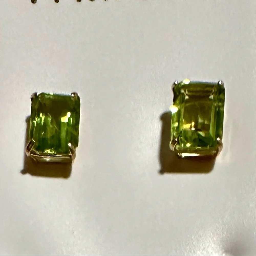 2.14 ct 14K solid Gold Genuine brilliant Emerald cut Peridot  studs - Picture 5 of 10